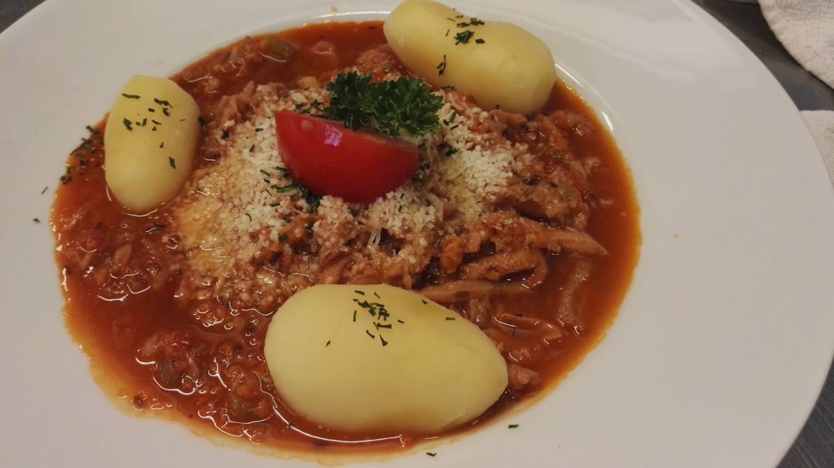 Kutteln an Tomatensauce | Gasthaus HIrschen